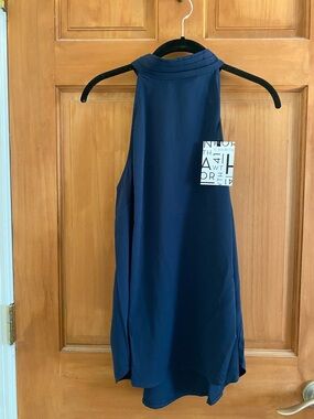 41 Hawthorn sleeveless top NWT size large. Navy.